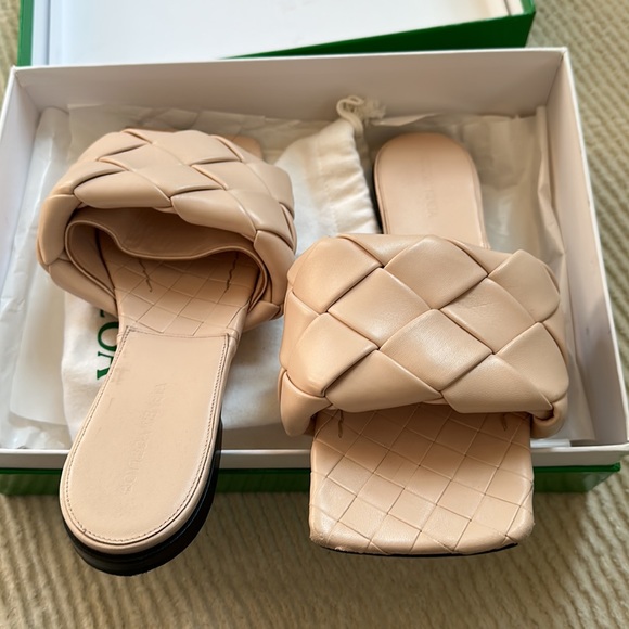 EUC BOTTEGA VENETA Size 41 Lido Flats Woven Slide Sandal in Bandage Nude Tan - Picture 6 of 12